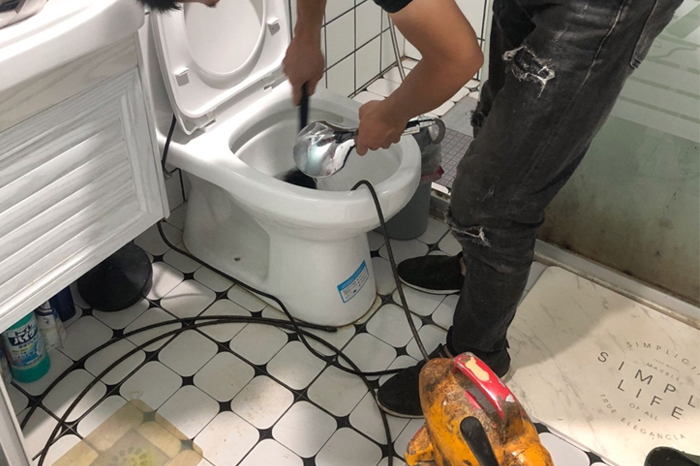 即墨马桶堵塞自己疏通还是找师傅?专业上门服务让你省时更省心